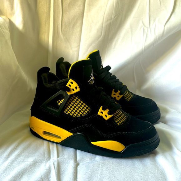 Style:408452-017 Colorway:BLACK/TOUR YELLOW.Retail Price:$150